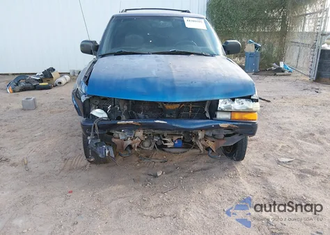 2001 Chevrolet Blazer Trailblazer из США, поврежденный, VIN 1GNDT13W912178081
